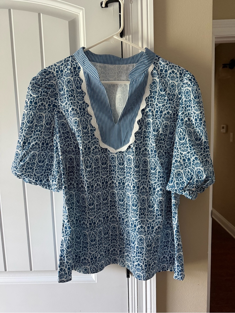 Blue Printed V-Neck Puff Sleeve Top